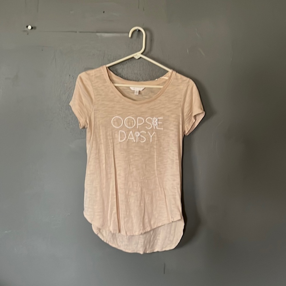 OOPSIE DAISY TEE Shirt. Size XS  lightweight with high low bottom